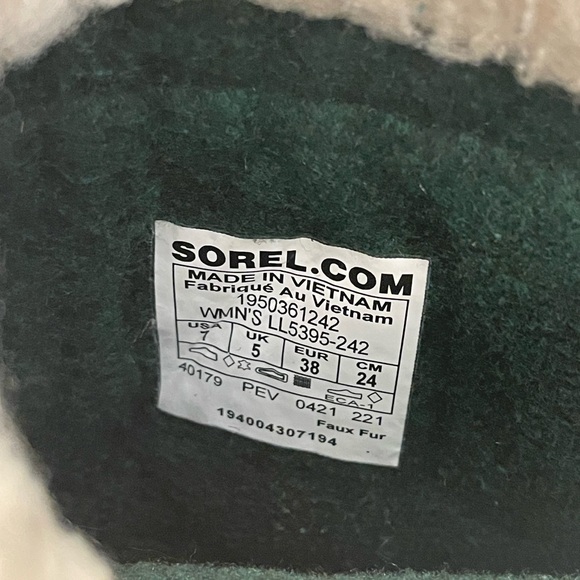 Sorel Women's Caribou Boots size 7 - like new - Picture 5 of 5